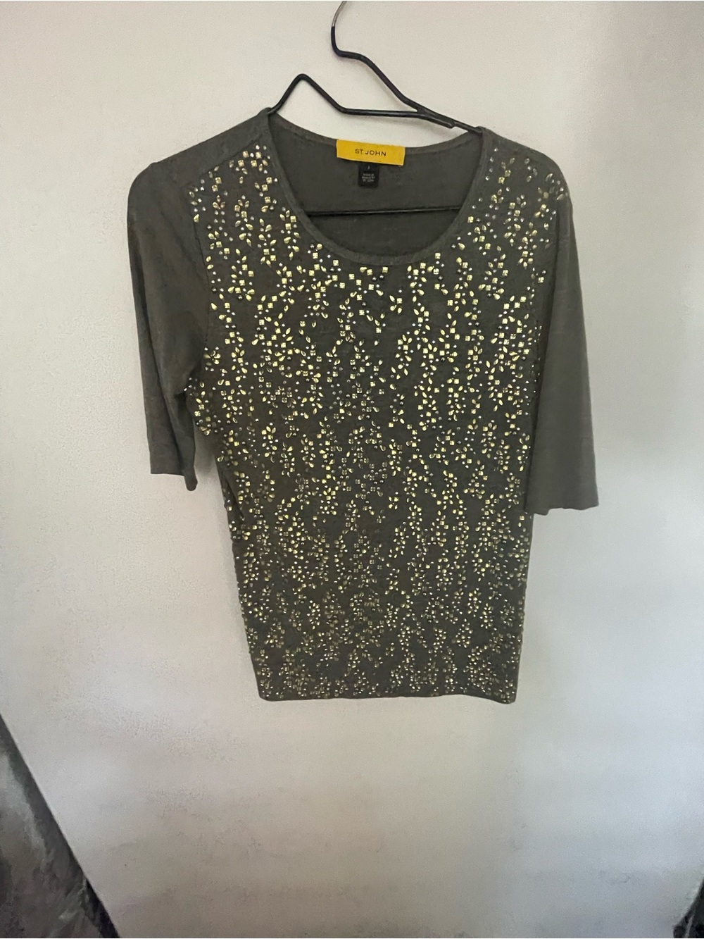 St. John Grey Short Sleeve Scoop Neck Top with Gold Embellishments